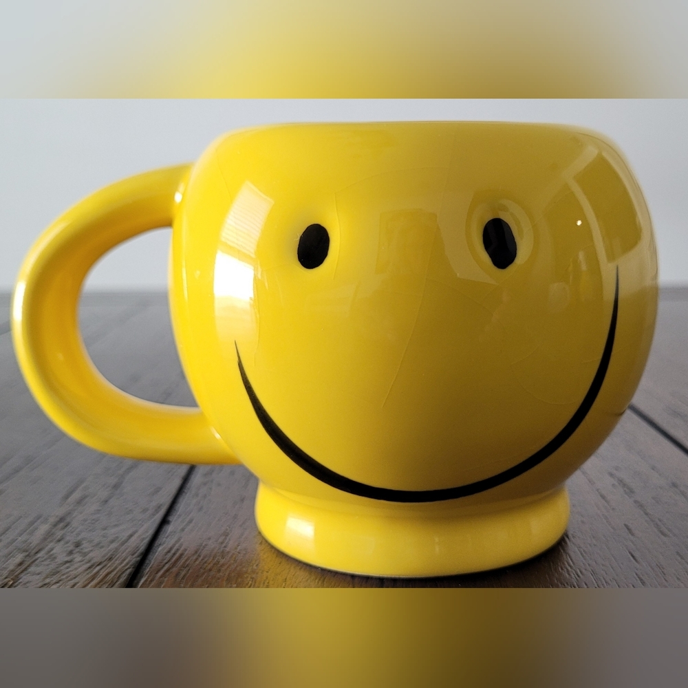 Retro Yellow Smiley Face Mug Happy•Cute•Coffee•Tea•Ceramic•Sunny